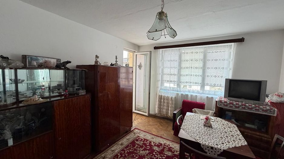 Apartament 3 camere, etaj 2 - zona Centru - Poză 2