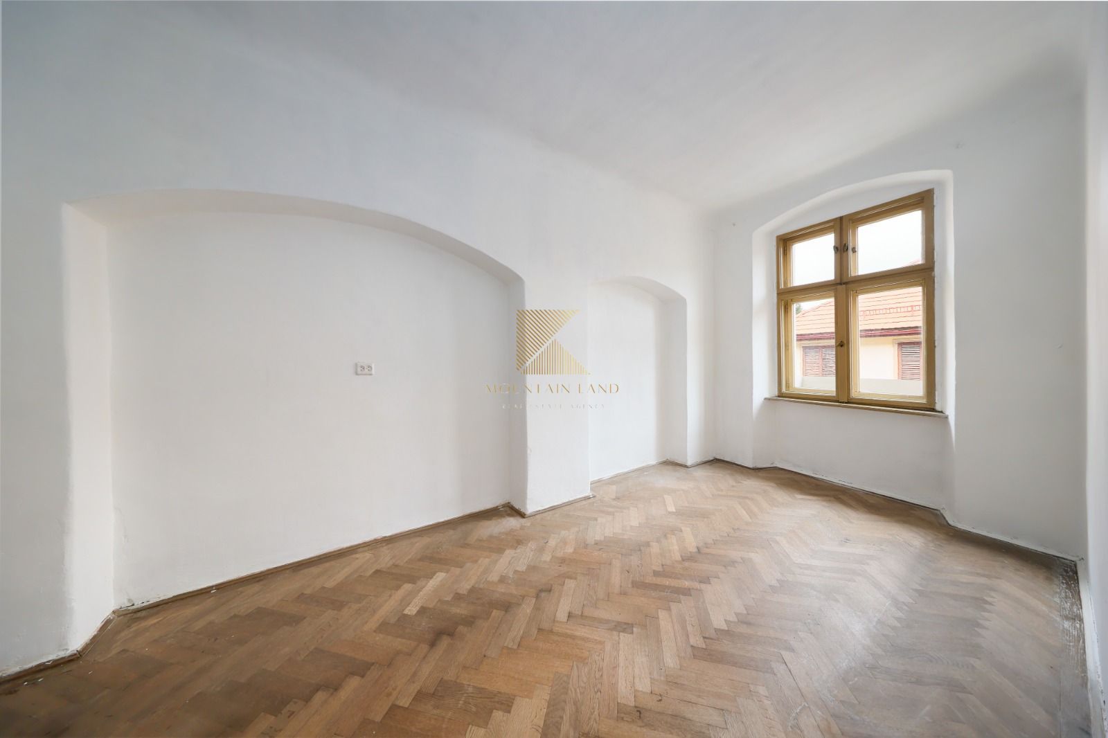 Locație rară în Brașov: ideal pentru regim hotelier sau business - Poză 17