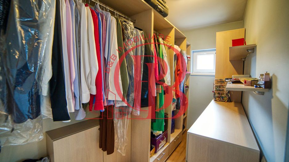 Casa complet mobilata 5 camere 3 bai curte generoasa - Poză 30