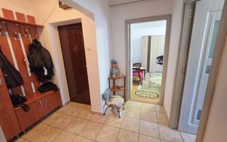Apartament 3 camere, 65 mp utili, 2 bai, etaj 2, Cetate, zona Stadion - Poză 2