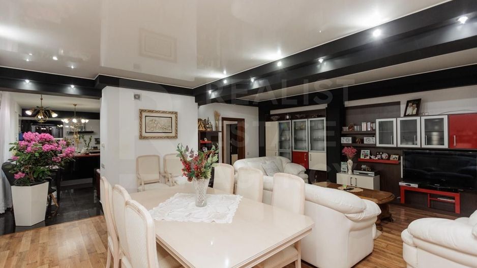 Vânzare, penthouse cu suprafața de 227 mp, str. Romană, Ungheni - Poză 2