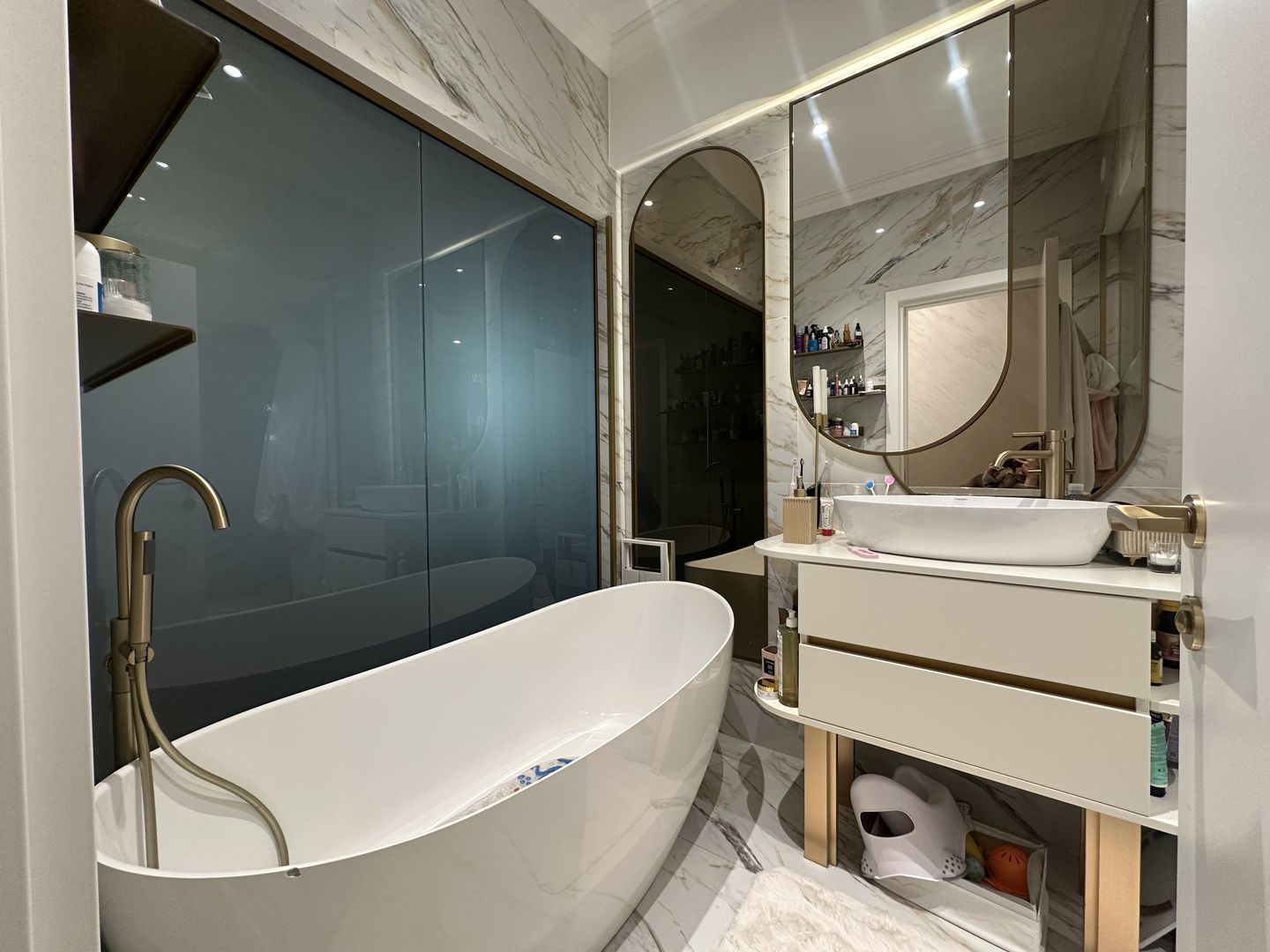 Apartament spectaculos cu 3 camere, 100 mp utili +terasă impresionanta - Poză 11