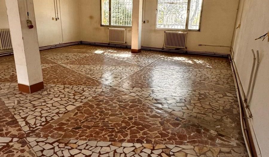 Complex de clădiri administrative – Livada, 310.000 E. Comision 0. - Poză 11
