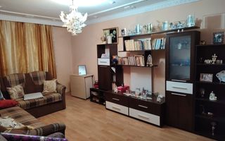 De vanzare apartament 3 camere - Poză 1