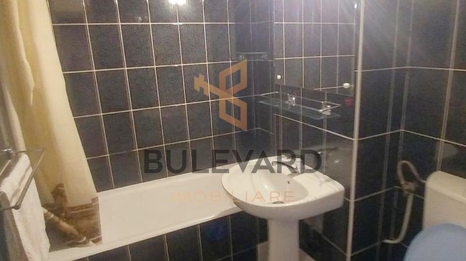 Ap 3 camere decomandate, semicentral, zona verede si linistita - Poză 13