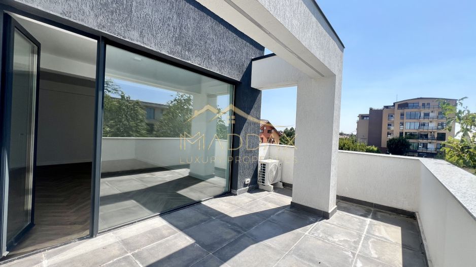 Vilă **6 camere  **451mp // Zona Iancu Nicolae - Poză 12