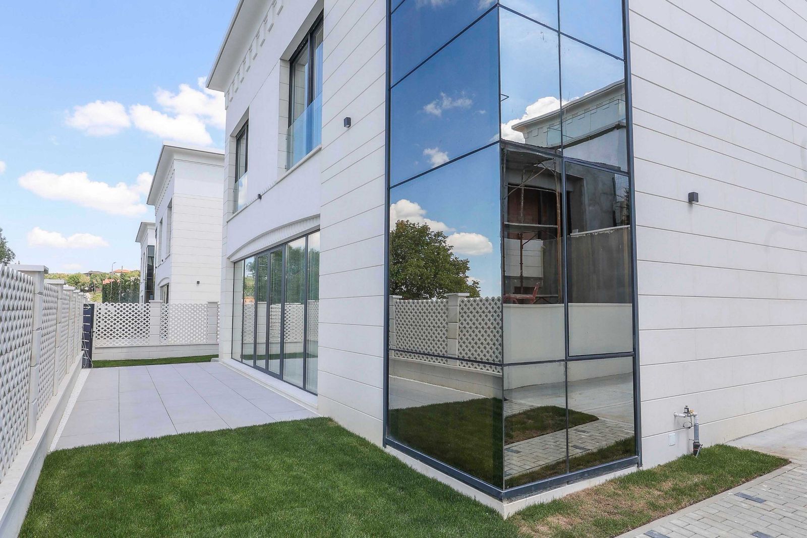 Vila in ansamblu exclusivist, acces la piscină și facilități premium - Poză 13