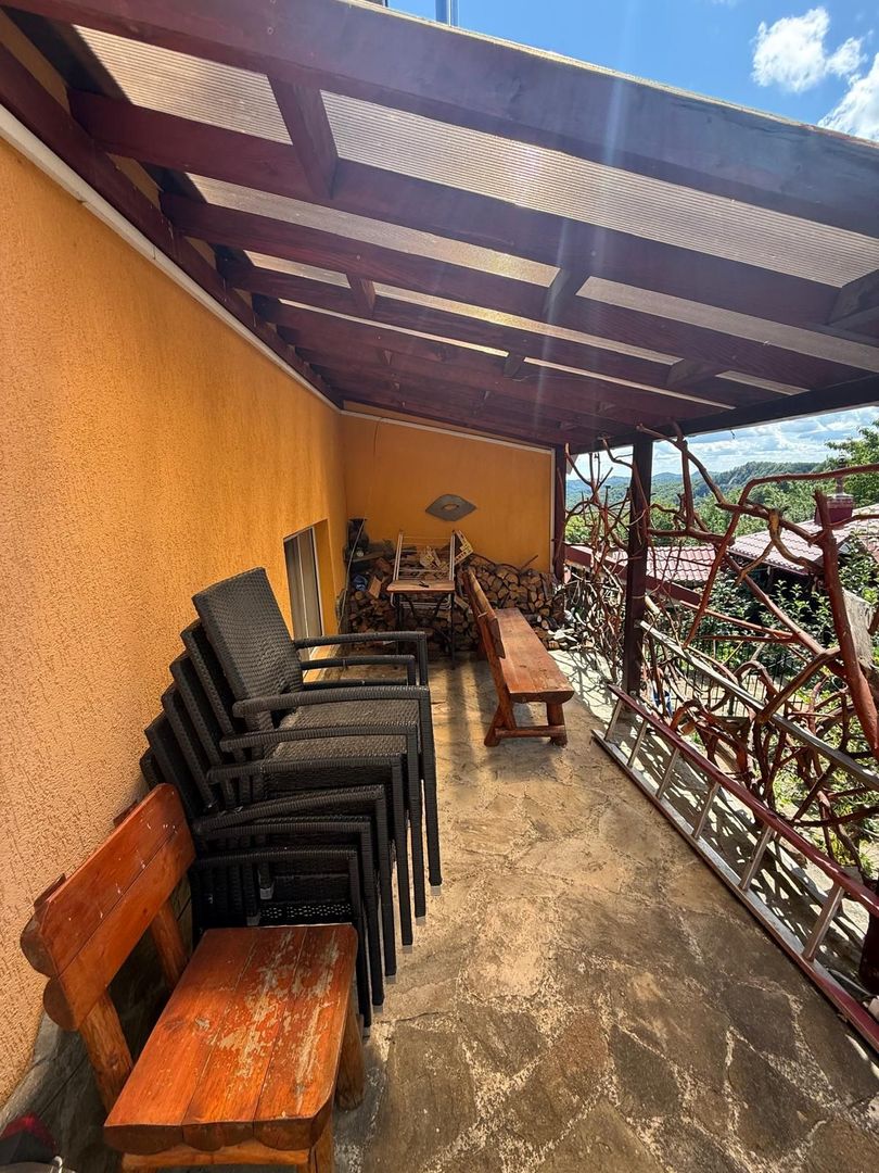 Vila S+P+1,+ garaj inchis + terasa si teren intravilan 6300 mp - Poză 36