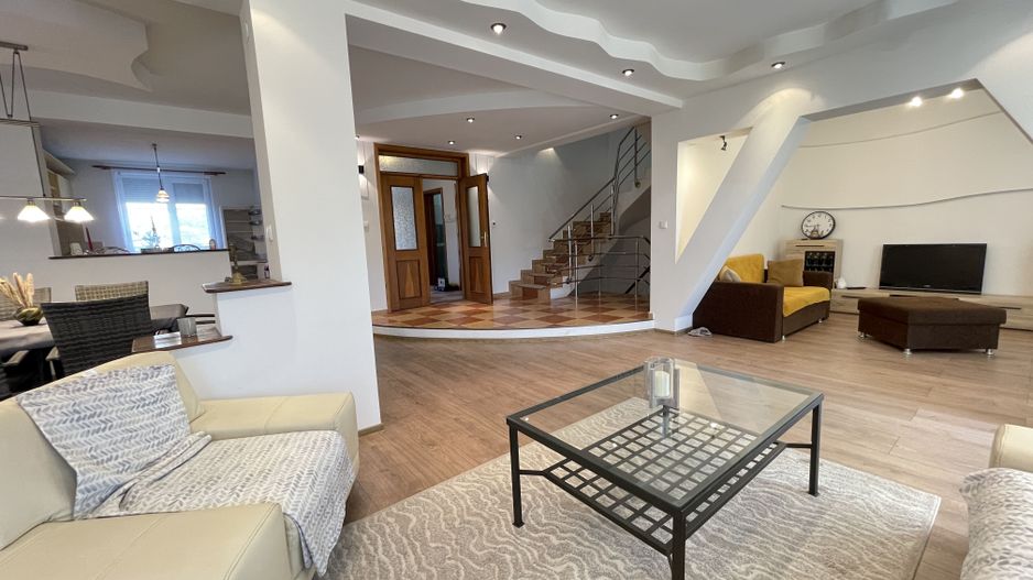 Casa spatioasa cu spatiu de relaxare-zona Blascovici - Poză 1