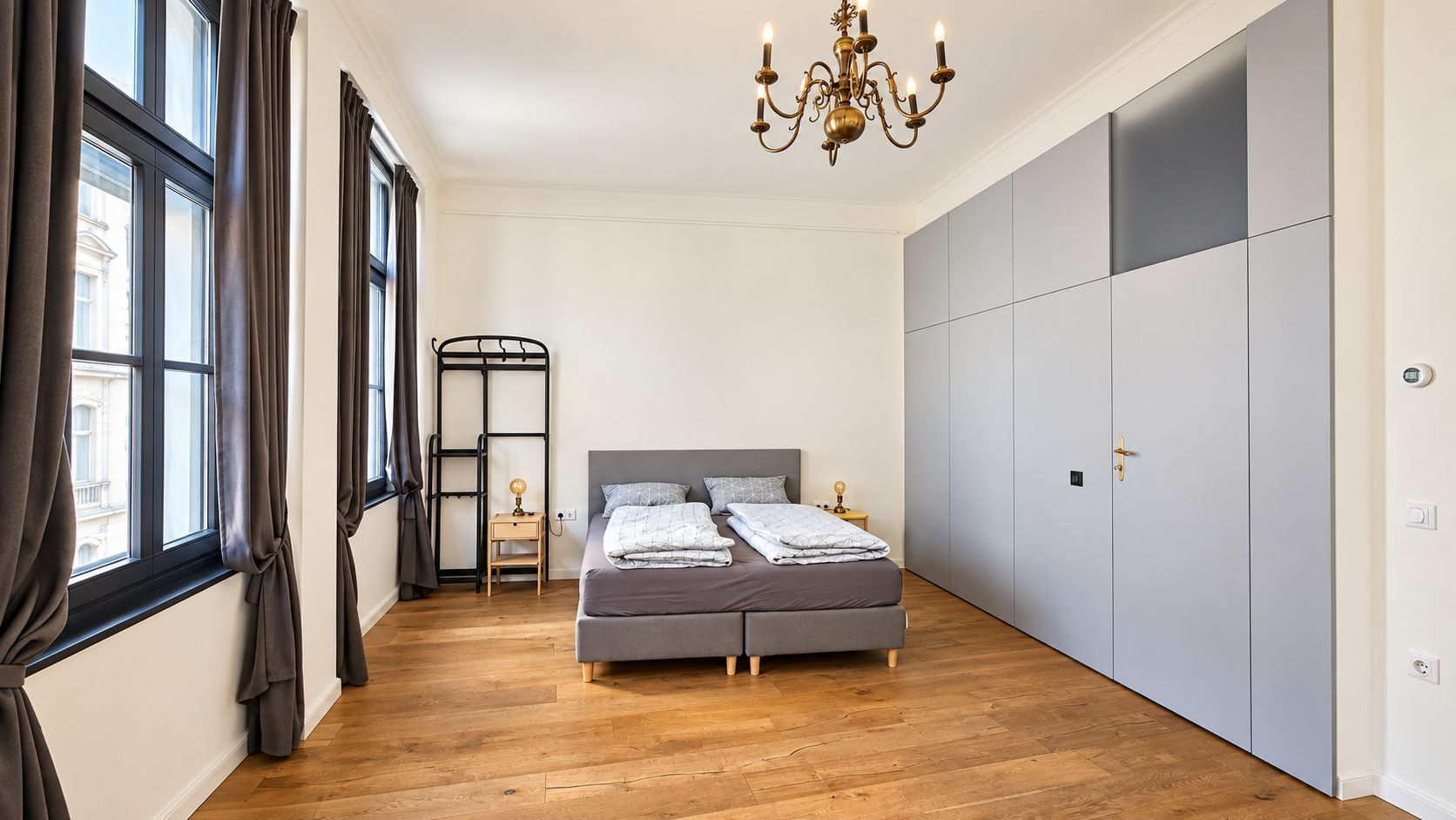 Apartament spectaculos de închiriat 4 camere 4 băi Centrul Istoric - Poză 9