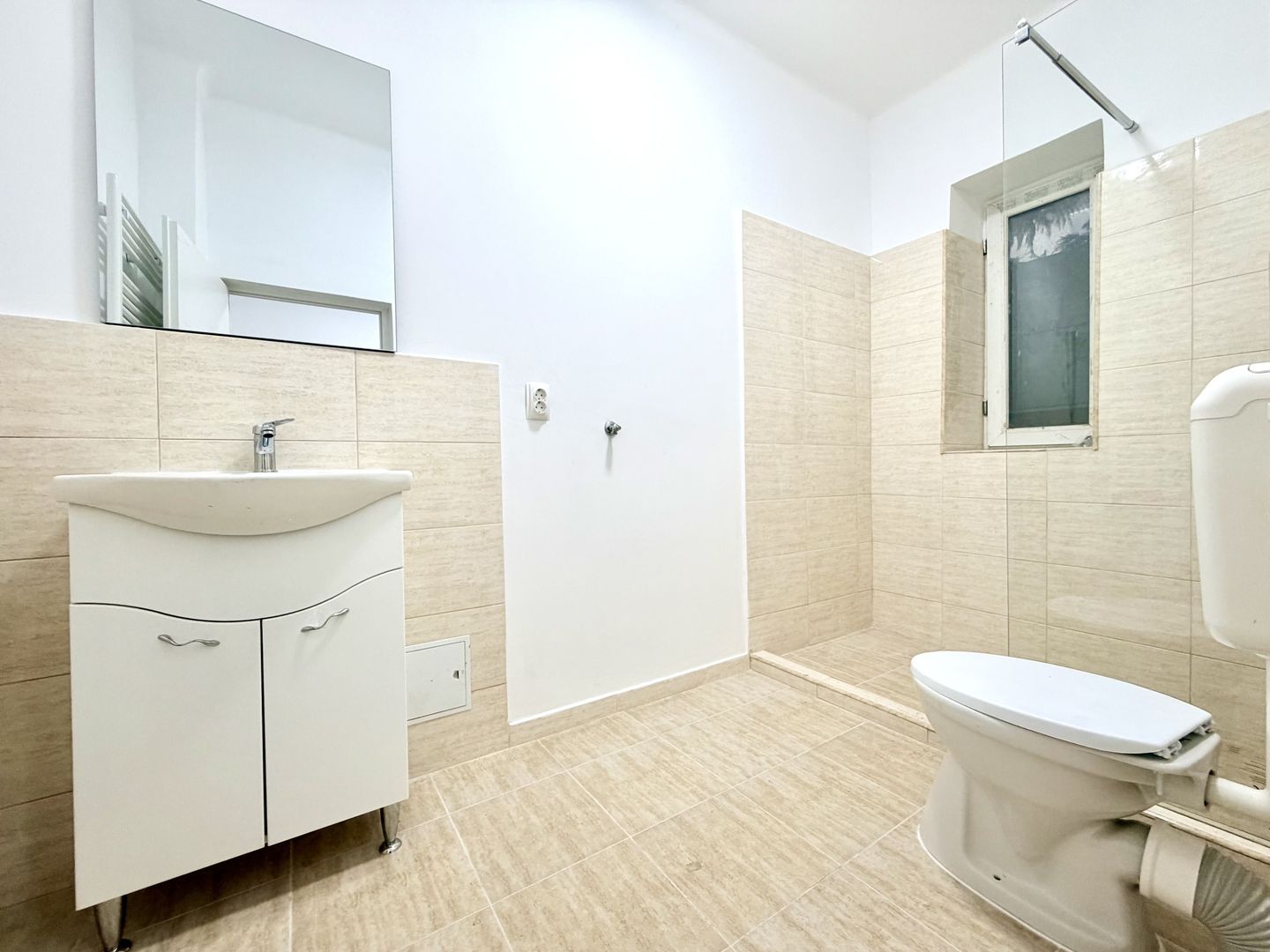 Spațiu comercial de închiriat – artera principală în nordul orașului. - Poză 21