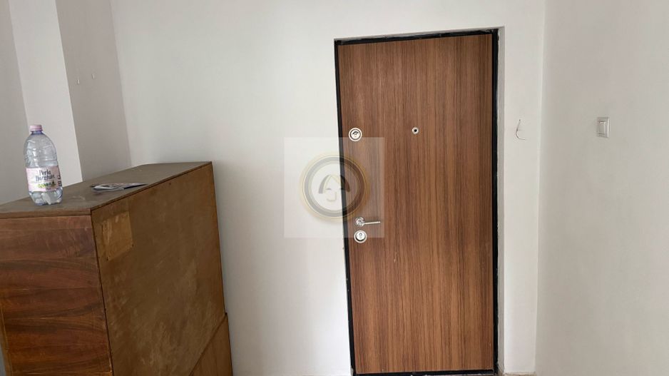 Apartament 3 camere de inchiriat | nemobilat, neutilat | langaDoboz - Poză 13
