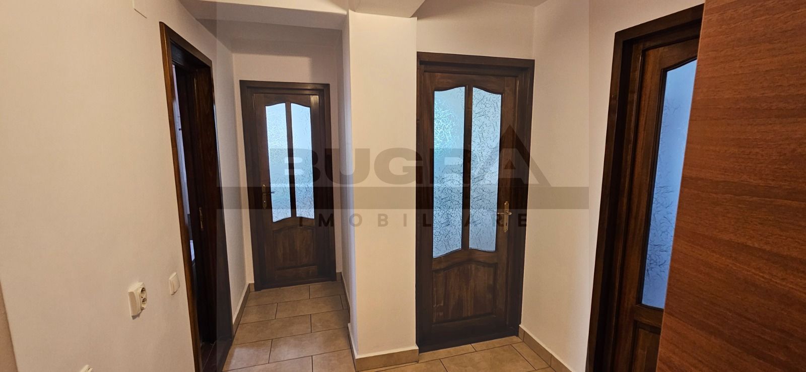 Apartament de 2 camere, decomandat, 73mp, parcare, zona Trifoiului - Poză 9