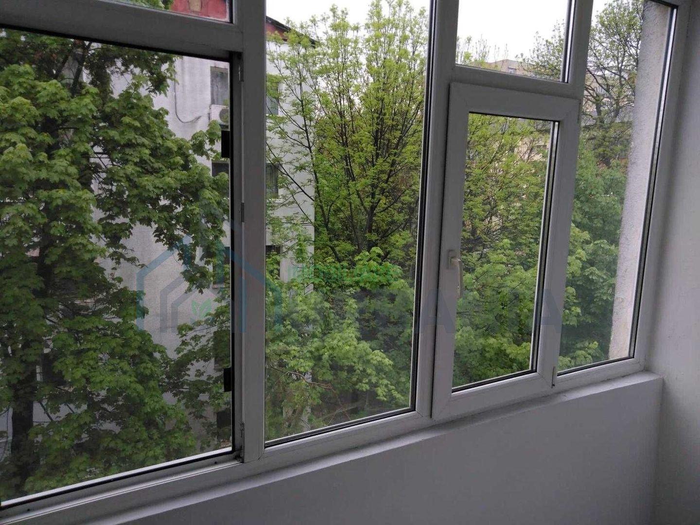 Apartament 3 camere, semidecomandat, în zona Podul de Piatra, Iași - Poză 1