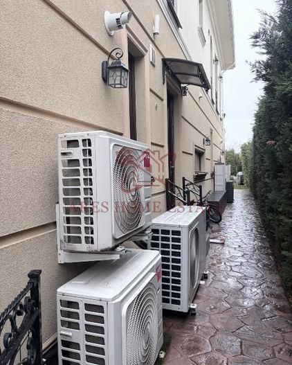 Vila deosebita cu piscina interioară - Poză 14