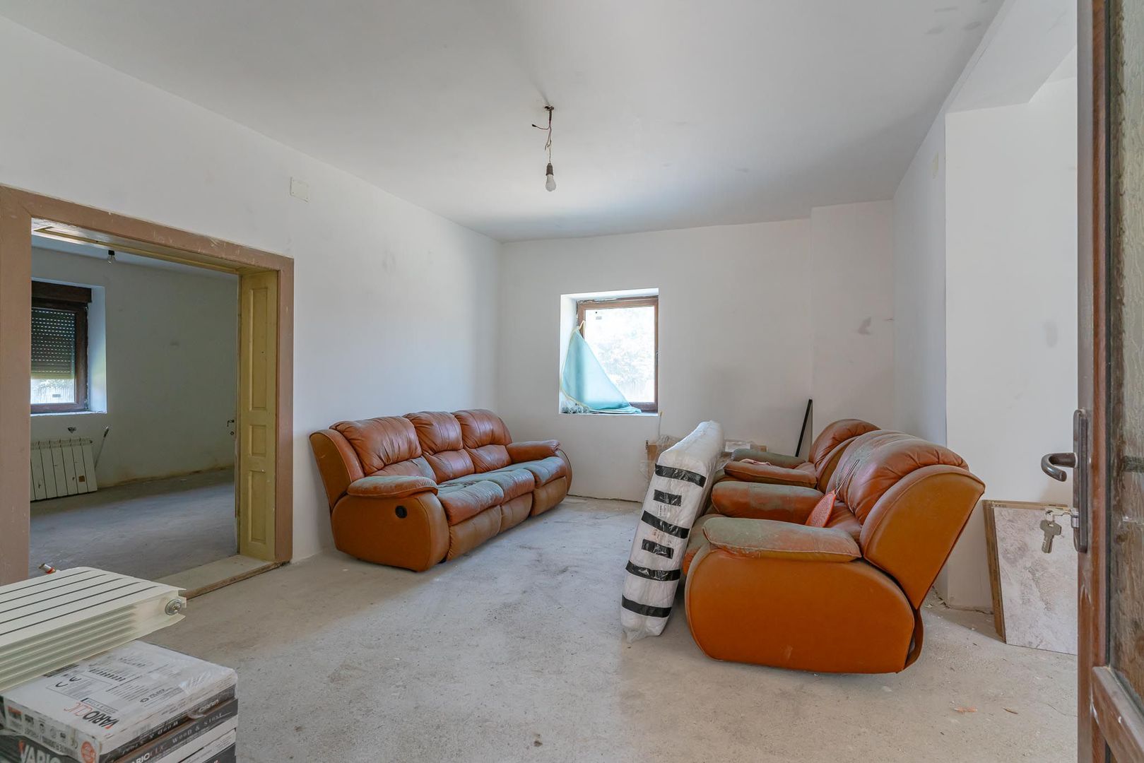 Casa in Purcareni, strada Principala - Poză 8