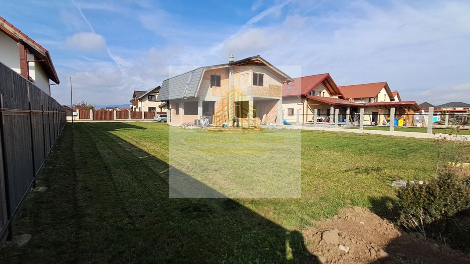 Casa moderna la rosu in Cristian - Poză 4