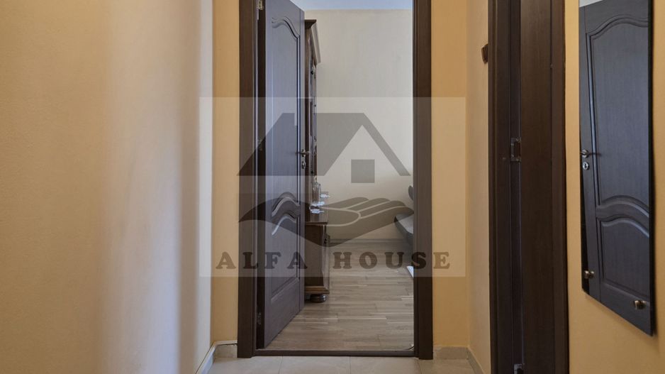 Apartament cu trei camere, zona Noua, 54 mp - Poză 2