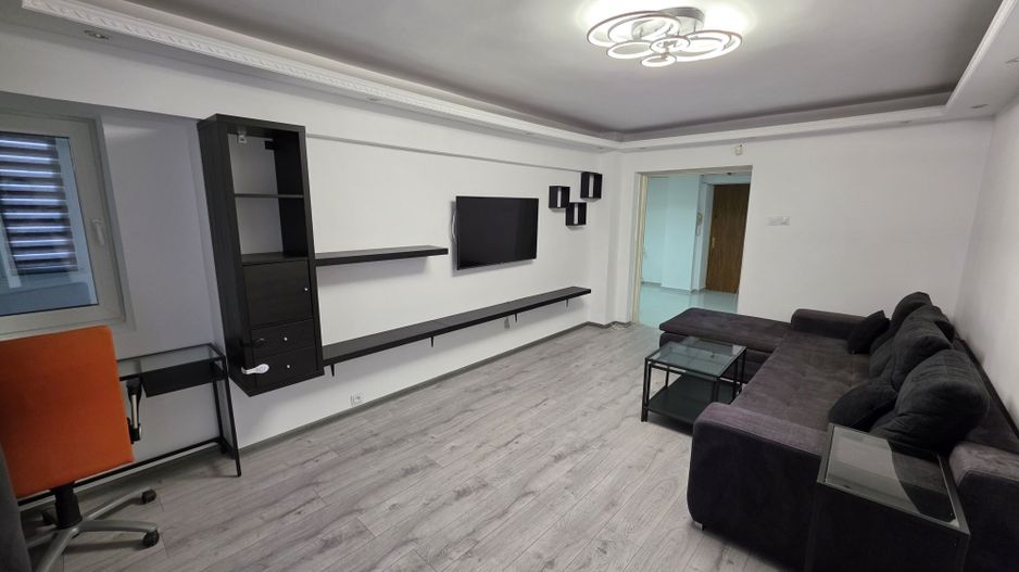 Închiriere 2 Camere Bd. Unirii, Parcare Inclusă, Renovat, 2 Balcoane - Poză 3