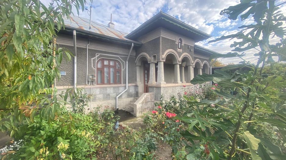 Vanzare casă cu teren generos în Săcueni, la 15 minute de Târgoviște - Poză 1