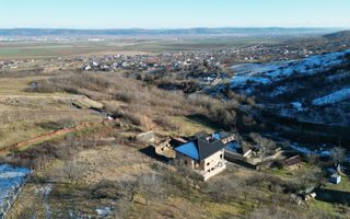 Pensiune/Vilă la roșu P+E+M în Sărata - Poză 34