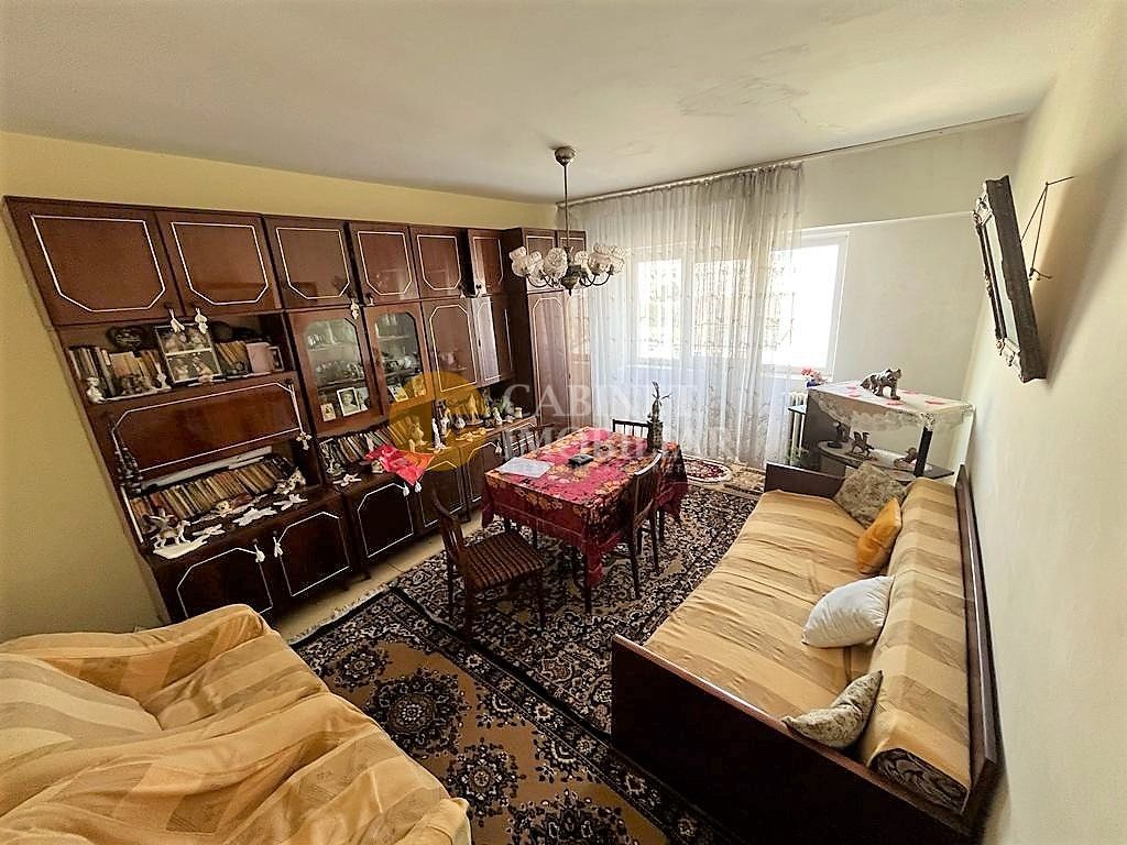 3 camere decomandat, 950 euro/mp, etaj intermediar, zona Zimbru - Poză 1