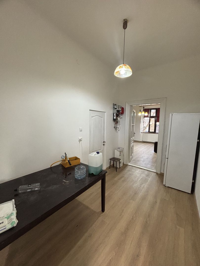 Apartament 2 camere,curte comuna/4 proprietari - Poză 11