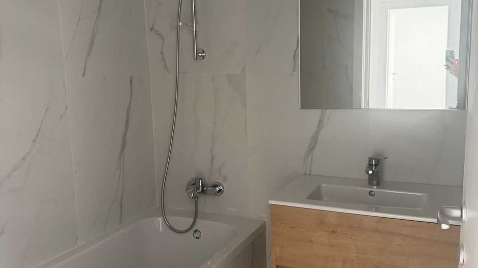 De vanzare apartament 2 camere , zona  Cartier Solar - Poză 7