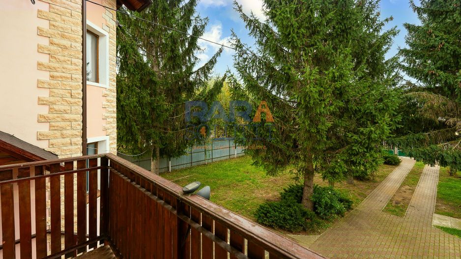 Vilă cu 6 dormitoare, 2 garaje, anexe multiple - 2076 mp teren - Poză 2