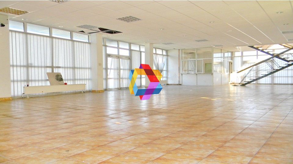 Spatiu zona Coresi Mall - 360 mp # PLUS Spatii comerciale - Poză 2