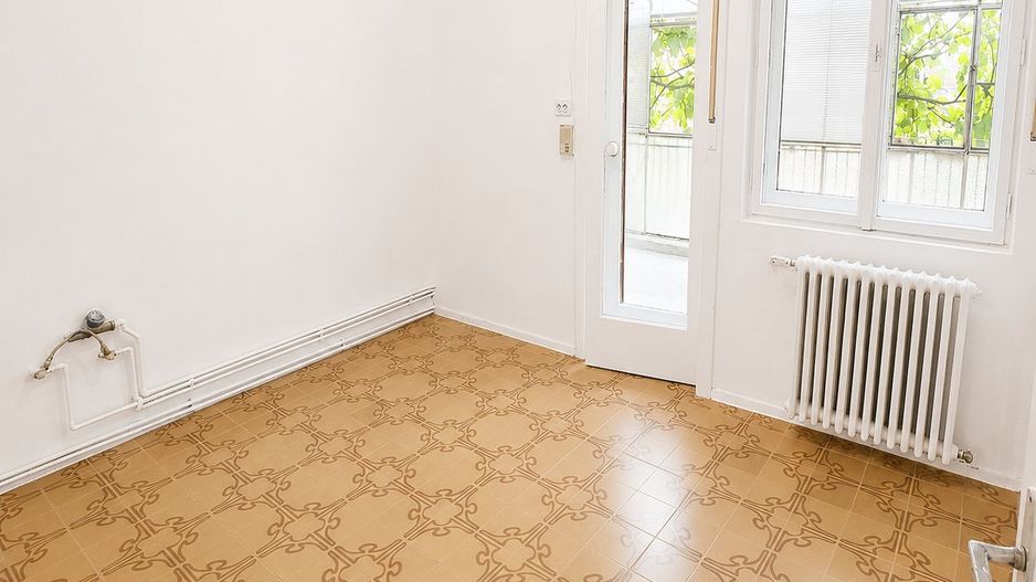 Apartament spațios cu 3 camere, 87 mp utili, 2 garaje, etaj 1 la casă - Poză 4