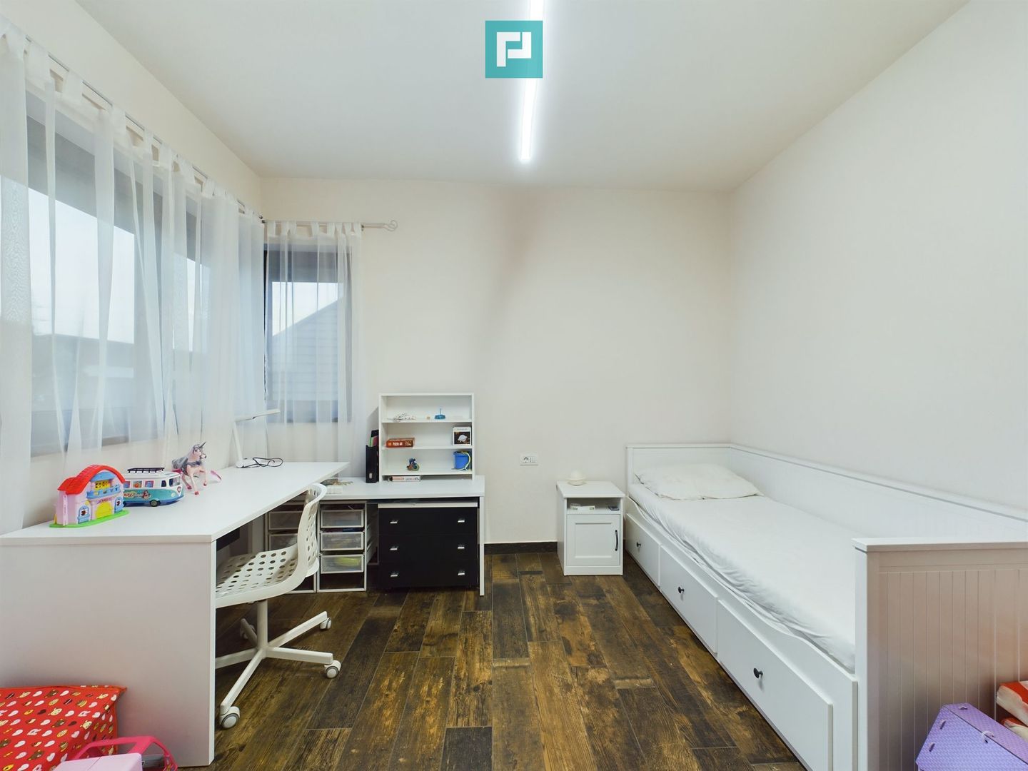 Casă modernă cu piscină încălzită în zona Tivoli - Poză 9