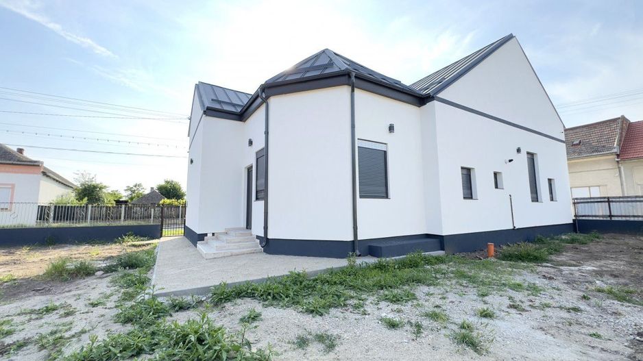Inchiriere Casă 3 camere 154 mp, Teren 630 mp - Str. T. Vladimirescu - Carei - Poză 3