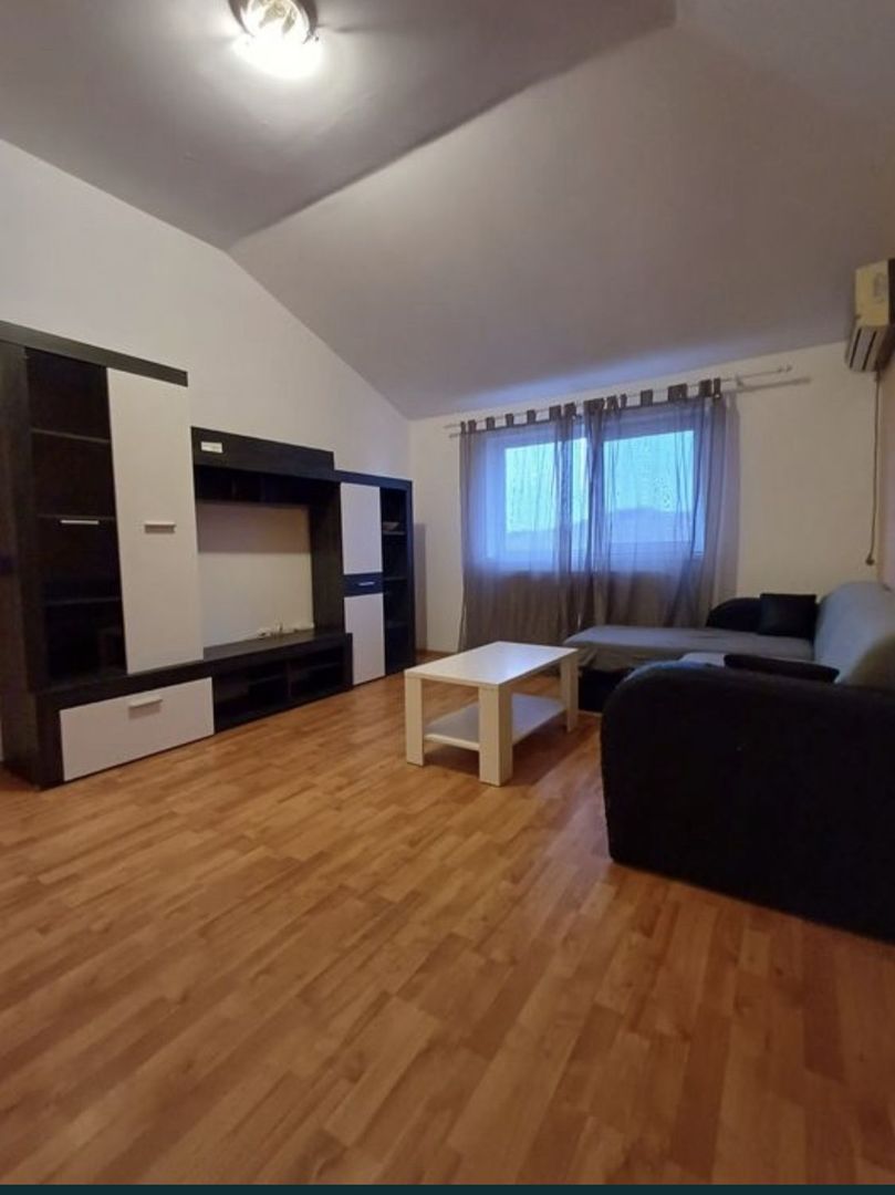 Vand apartament cu 3 camere in poarta 6 direct proprietar - Poză 1