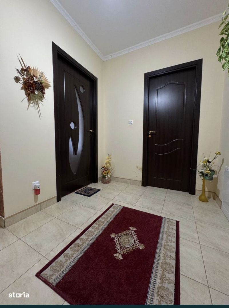 Casa de vanzare P+1, 4 Garaje, Vetis - Poză 16