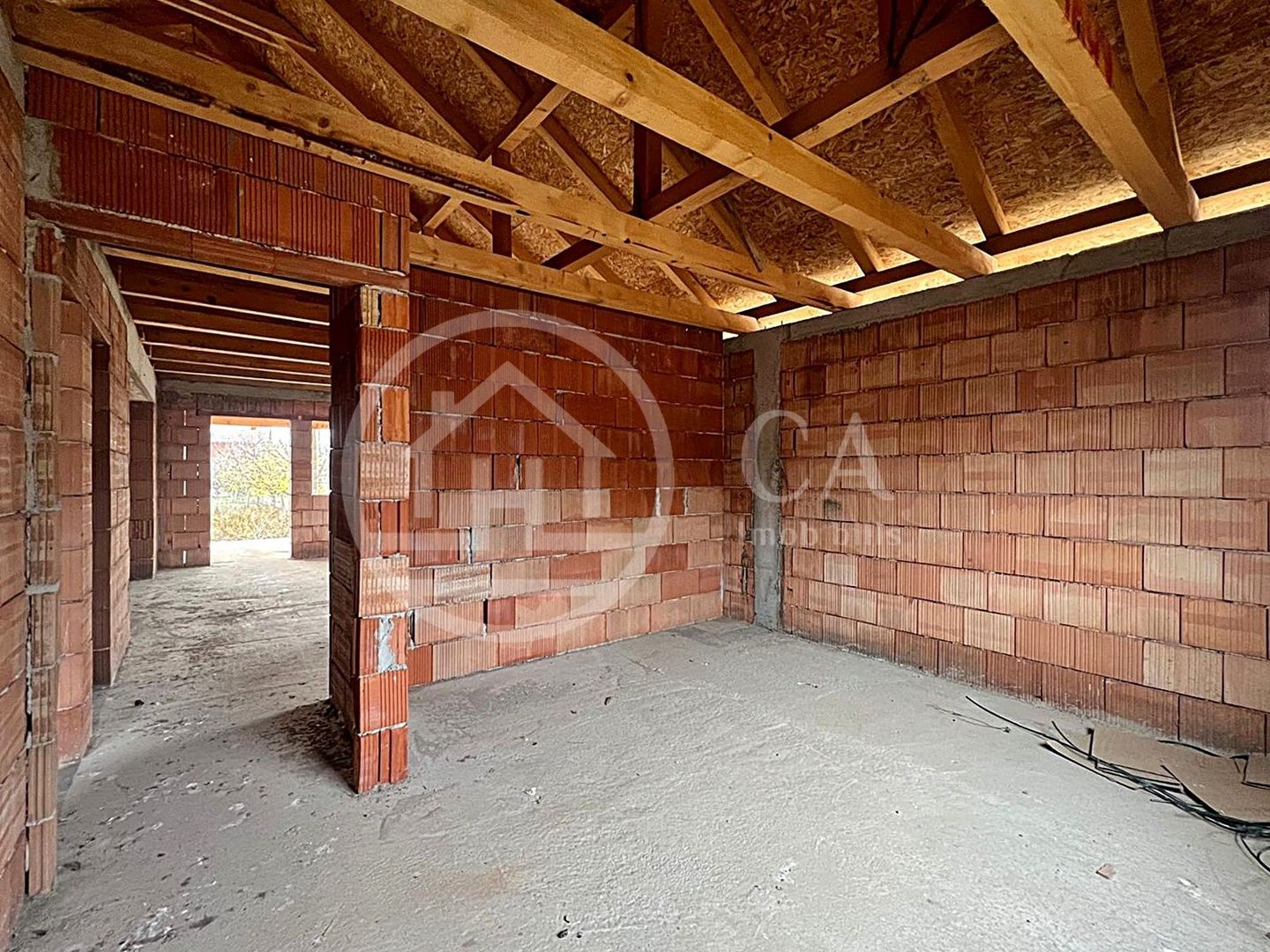 Teren si casa la rosu de vanzare in Biharia, Bihor - Poză 4