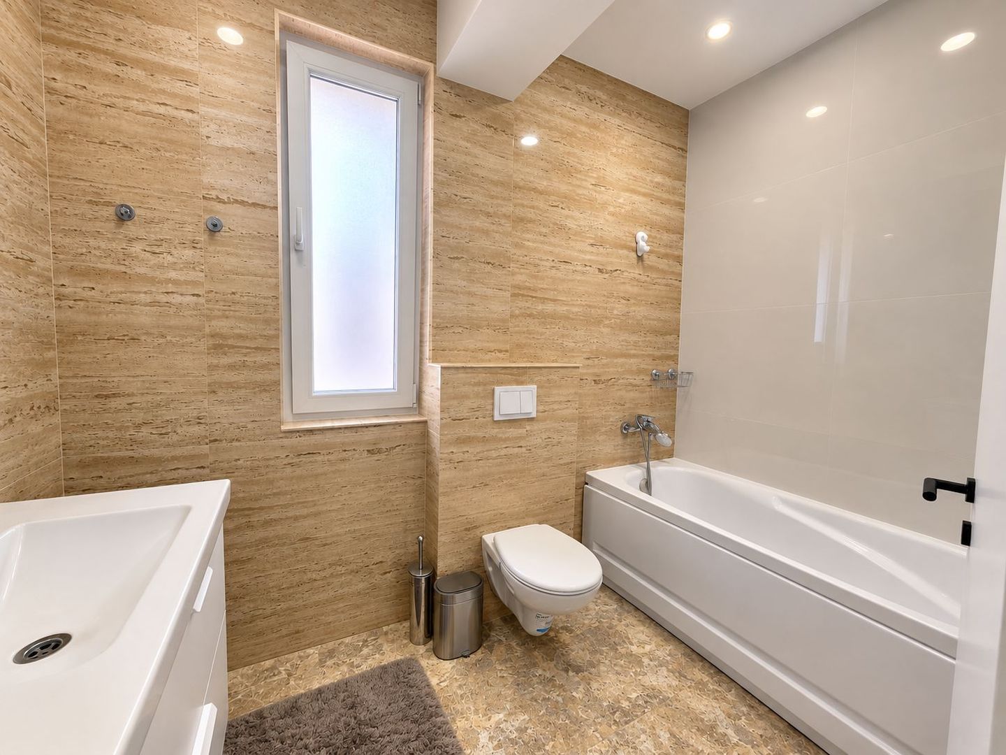 Casă de închiriat Tunari AeroCity, 3 dormitoare, 3 băi, curte 400m - Poză 19