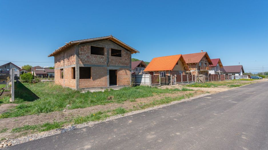 Oportunitate Casă la Roșu în Harman – Ideală pentru Personalizare - Poză 3