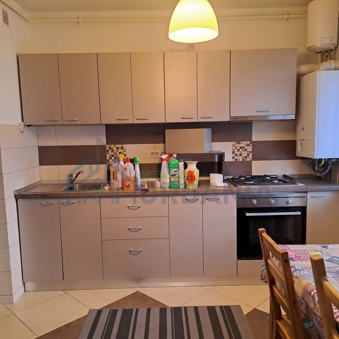 Apartament 4 Camere decomandat bloc Iasicon, central - Poză 2