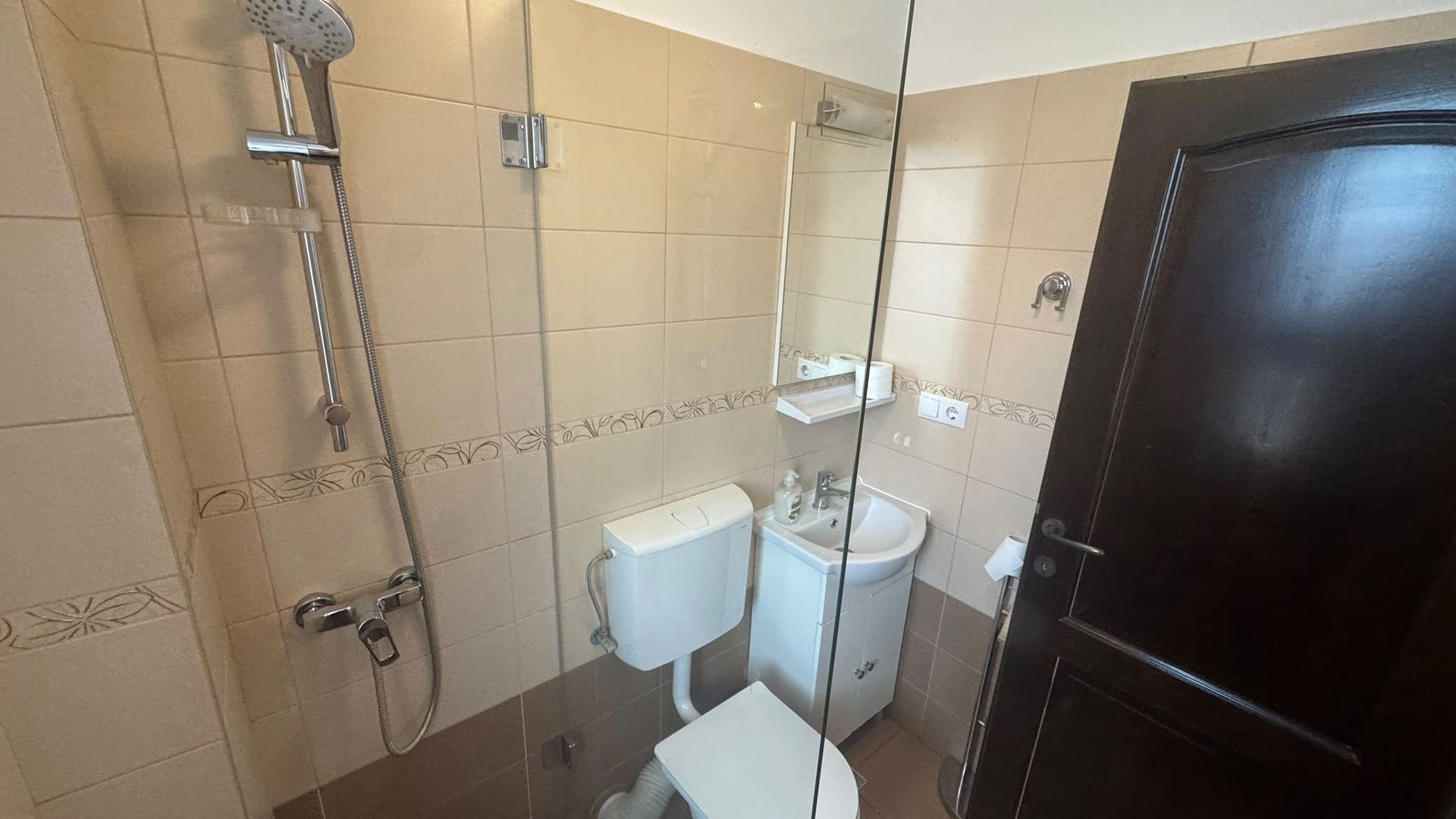 Casă 4 camere de inchiriat, carport, curte 180 mp - C. Arhitectilor - Poză 12