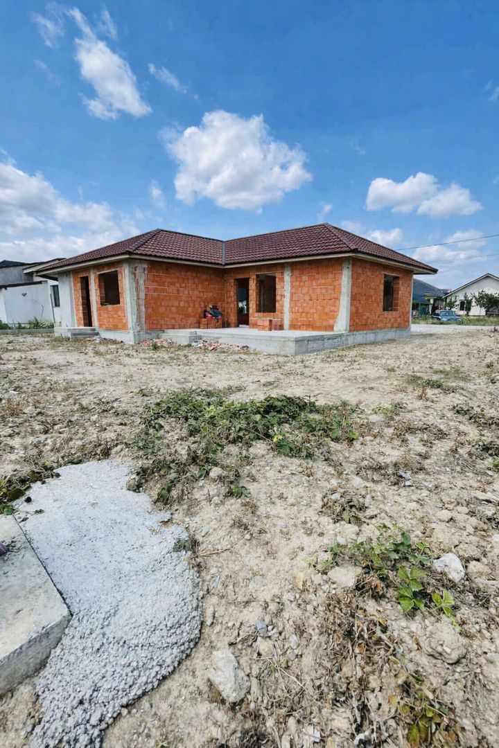 Casă la roșu, plan Parter – 500 mp teren, front 20 ml – Cihei - Poză 4