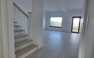 Duplex frumos cu arhitectura mediteraneana - Poză 3