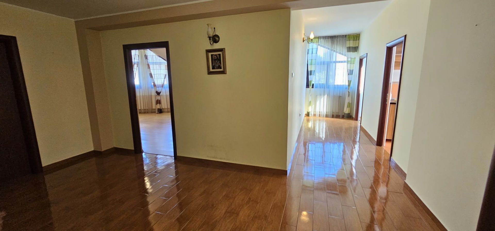 Spațiu - apartament 5 camere de închiriat – 160 mp - Micro 20 – zona BKO - Poză 4