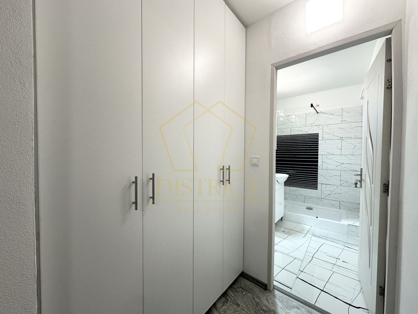 Apartament deosebit cu 2 camere | Zona Sagului - Poză 13