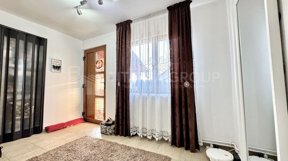 Se vinde “acasa”, 4 camere decomandate, panouri+baterii, teren 397mp,m - Poză 13