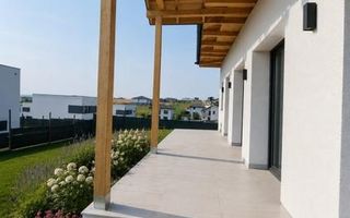 Casă cu 3 dormitoare și 2 băi de vânzare în Miroslava, strada George Topârceanu - Poză 3