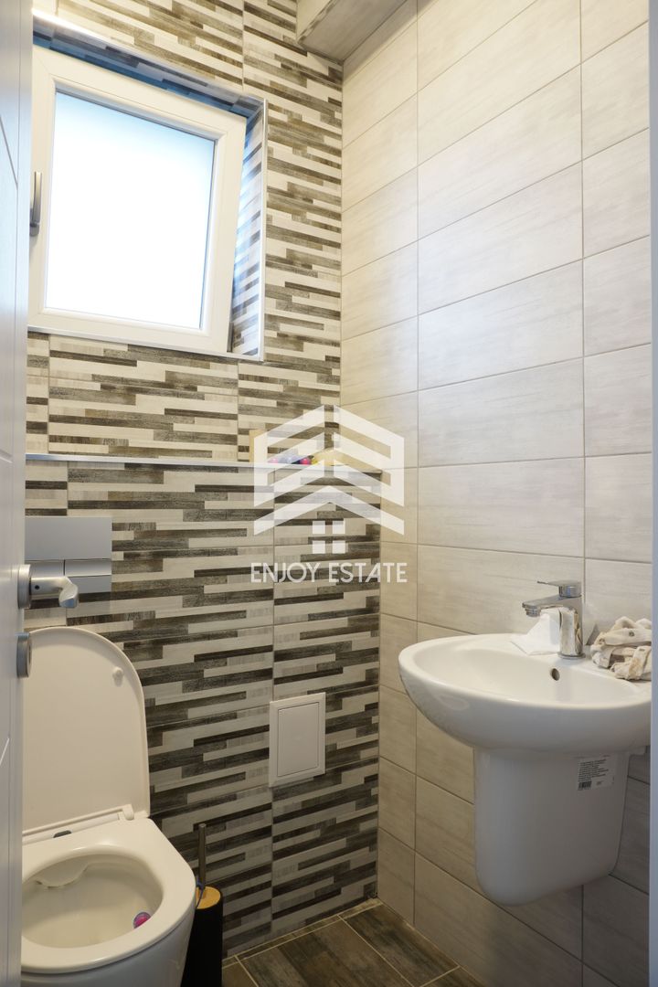 Apartament pe 3 niveluri, terasa, curte si 2 locuri parcare - Poză 8