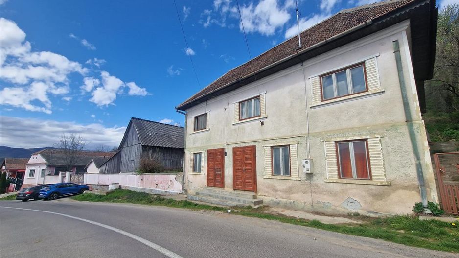 Casa traditional saseasca, in pitoareasca asezare Arini, Brasov - Poză 4