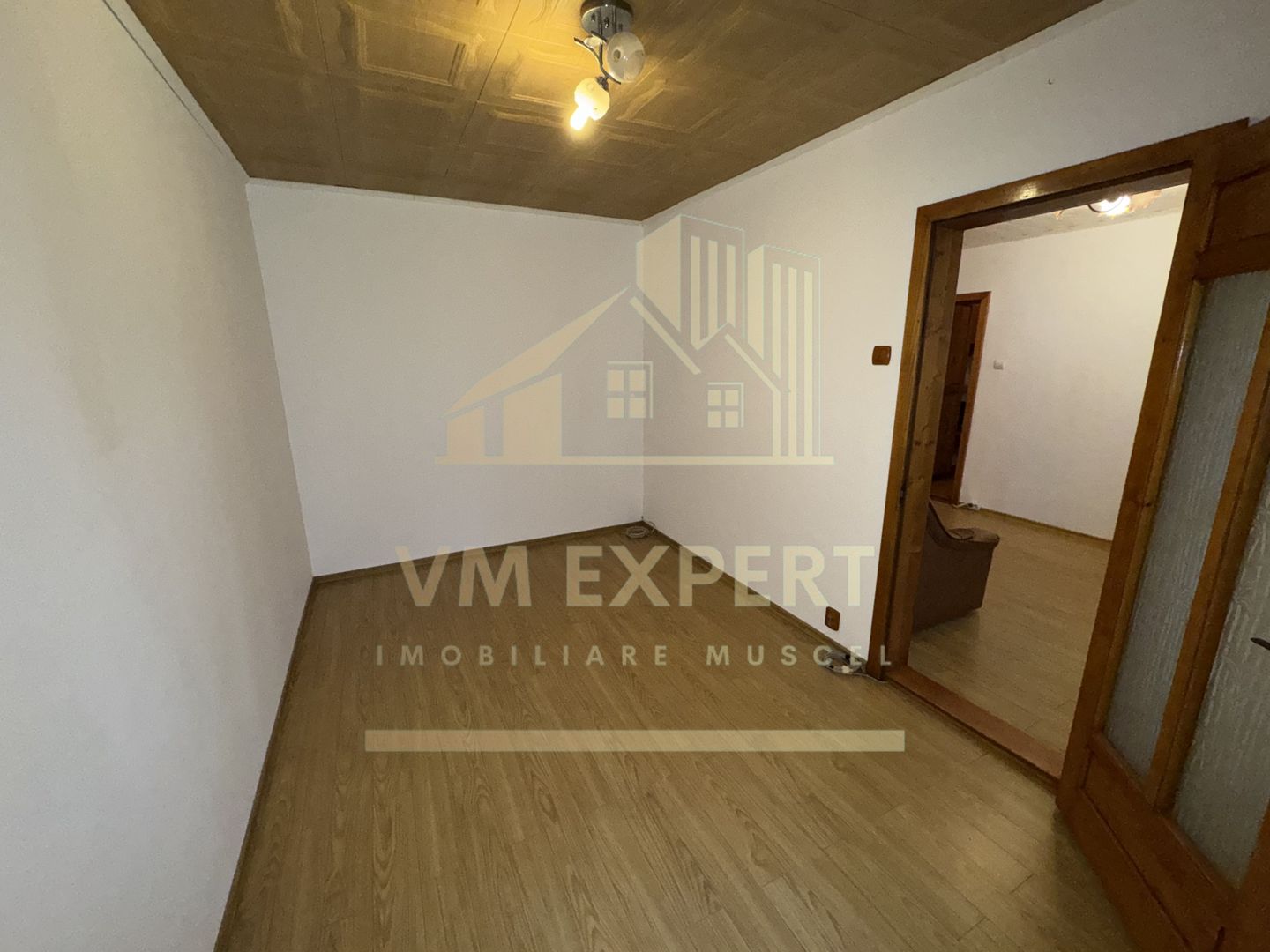 APARTAMENT 2 CAMERE PARTER VIṢOI CAMPULUNG - Poză 2