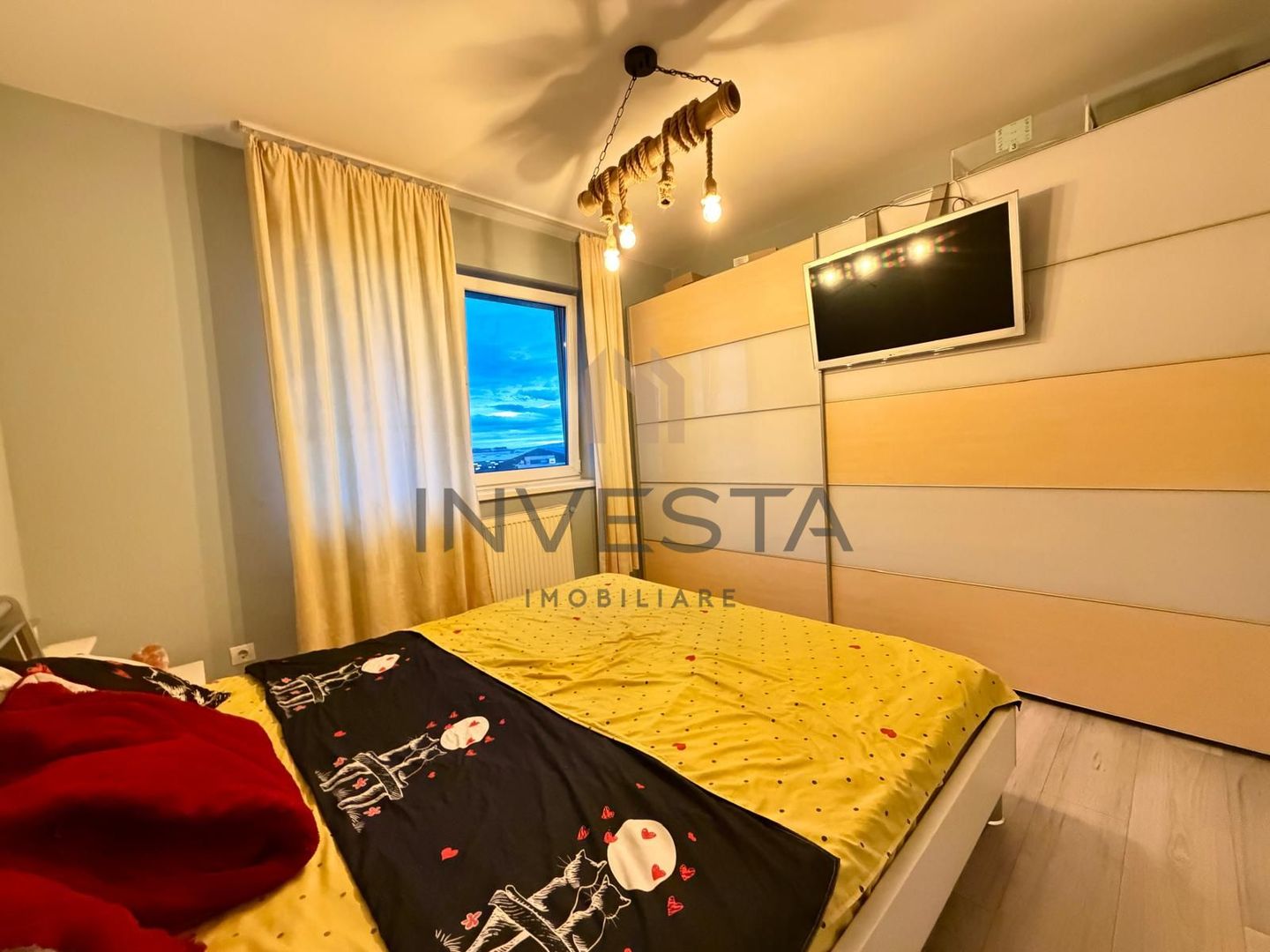 De vanzare apartament cu 2 camere pe strada Mos Ion Roata ! - Poză 3